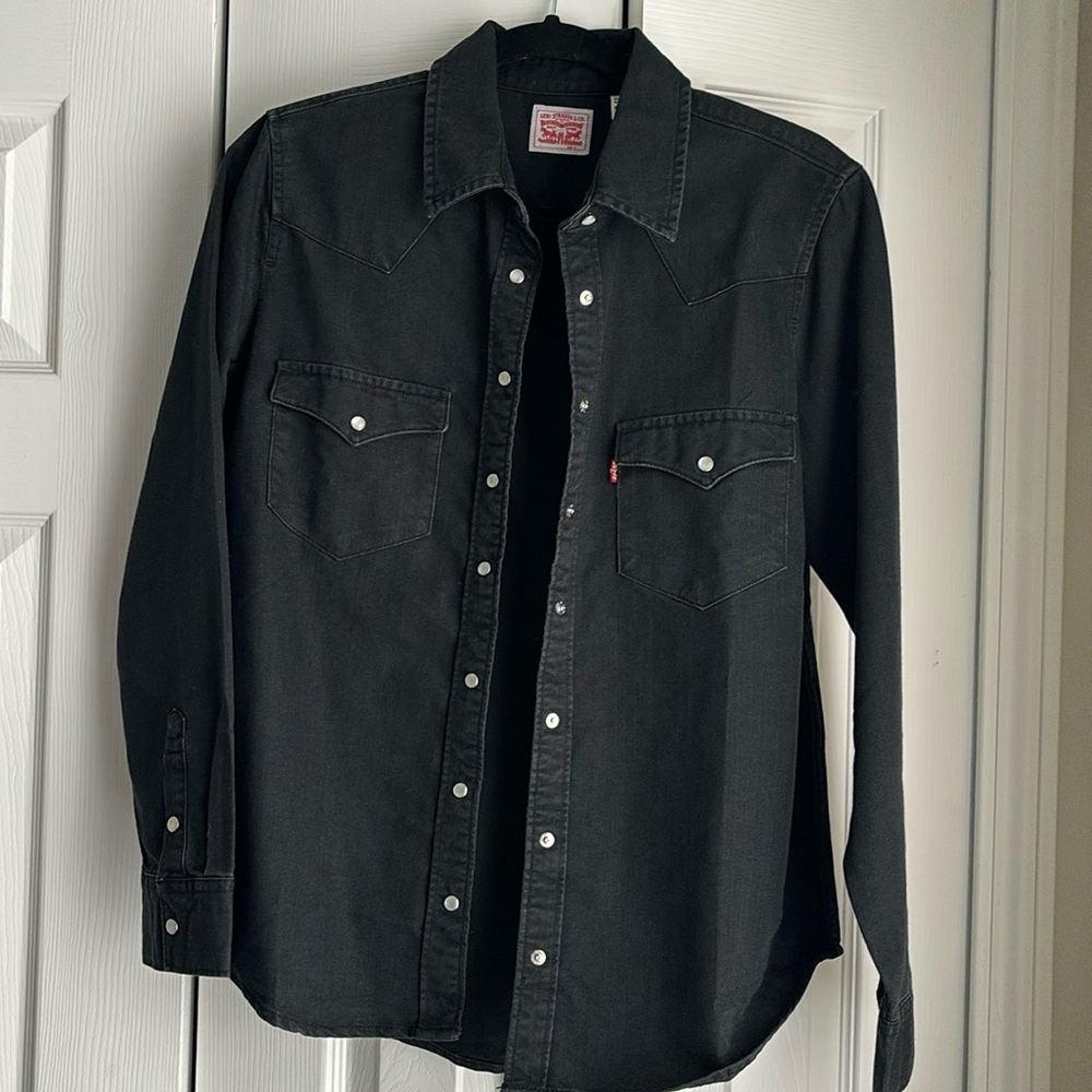 Women Levi’s Denim shirt